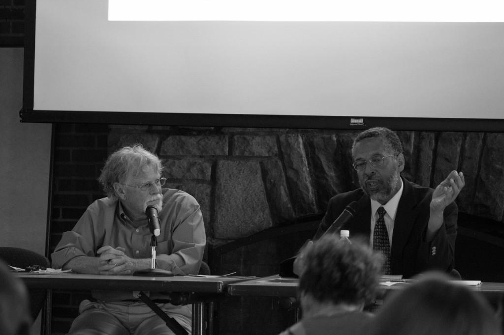 Professor+John+Lofflin+and+Lewis+Diuguid+recently+spoke+about+journalism+ethics+during+a+special+event+Sept.+27.