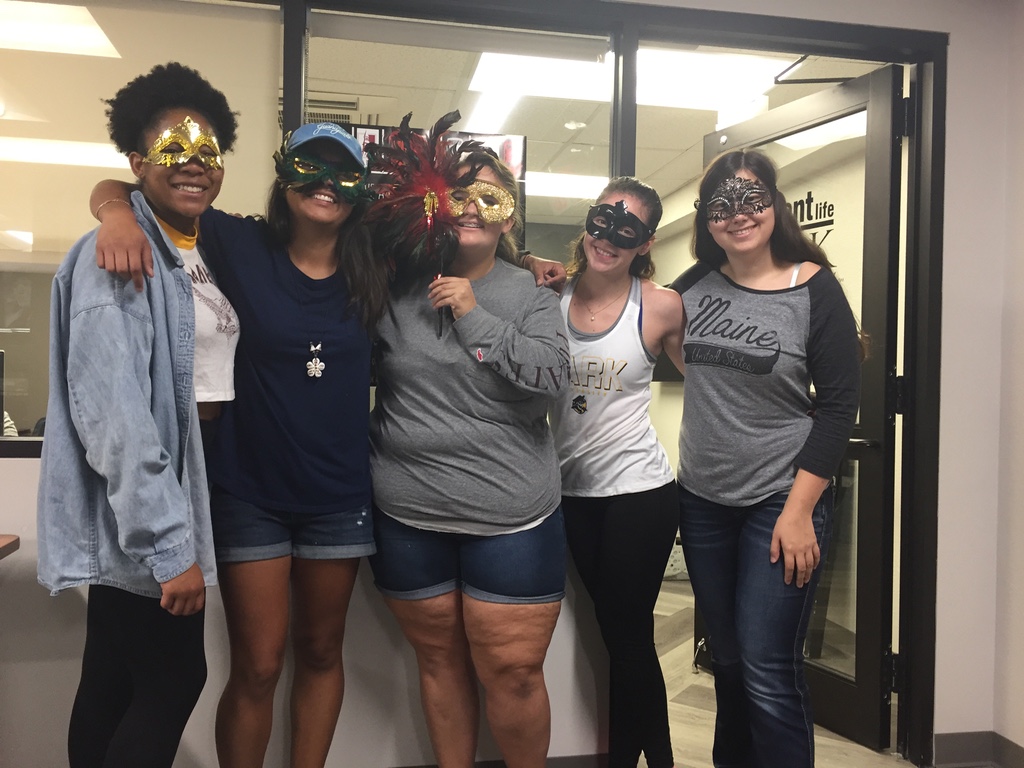 Pictured, left to right: Allison Davidson, Social Work major; Margarita Araiza, Secondary Education major; Hannah Hartzell, Business major; Oriana Tamburlini, Nursing major; Megan Frazer, Fine Art/Sociology major.