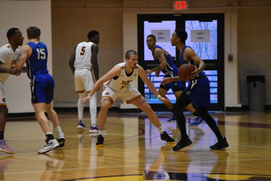 Sophomore forward Augusto Hausmann guards an opponent.