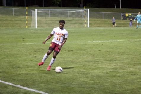 Defensive play on the soccer ball