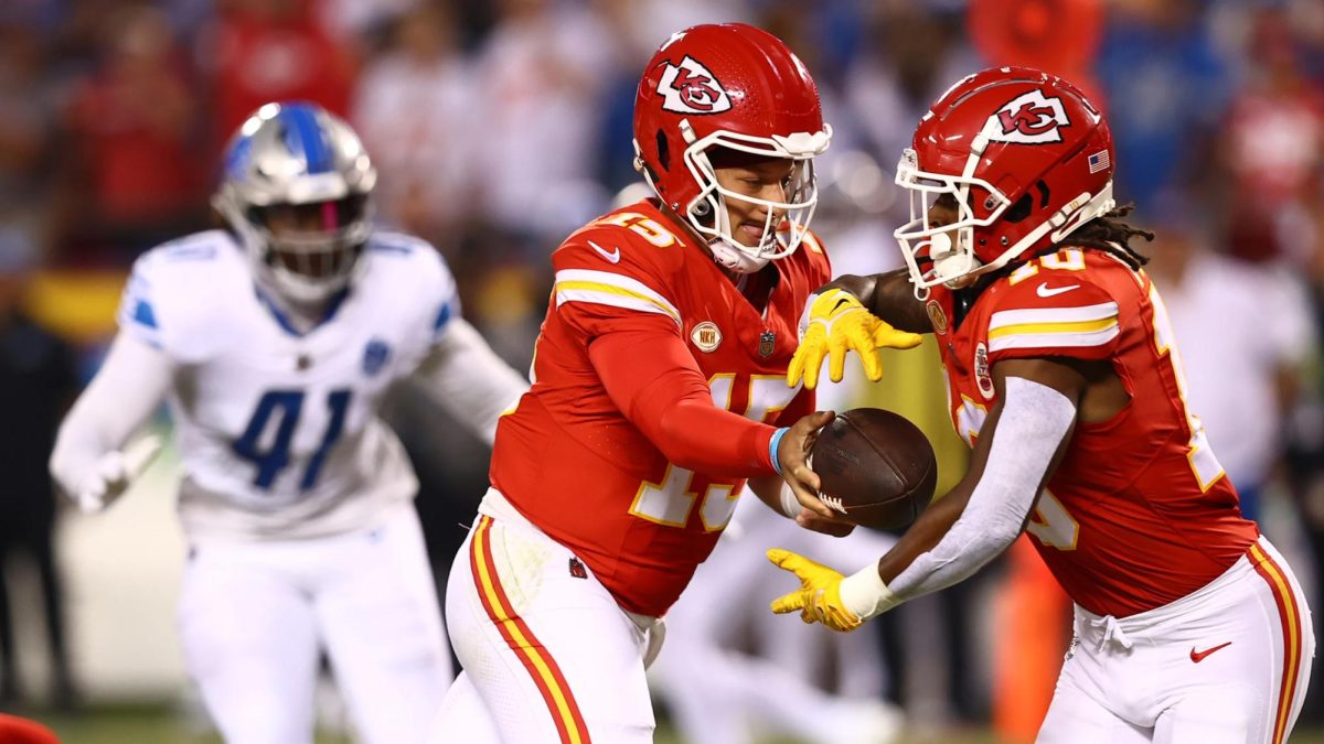 Quarterback+Patrick+Mahomes+passes+the+ball+to+running+back+Isiah+Pacheco+during+their+game+against+the+Detroit+Lions+on+Sept.+7.+The+Chiefs+lost+21-20+in+their+season+opener+against+the+Detroit+Lions.